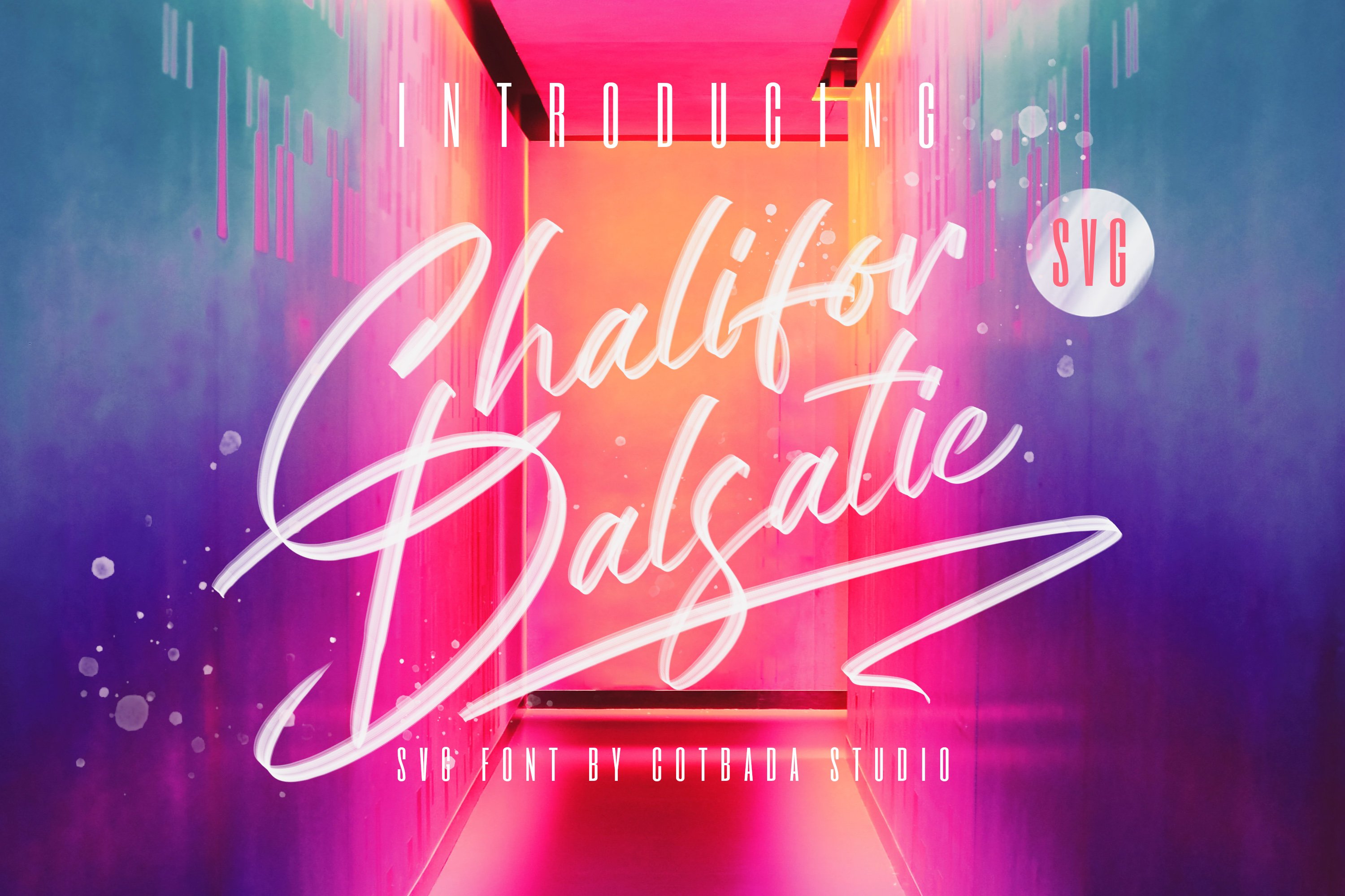 Laden Sie die Chalifor Dalsatic Schriftart kostenlos herunter - Stilvolle Eleganz