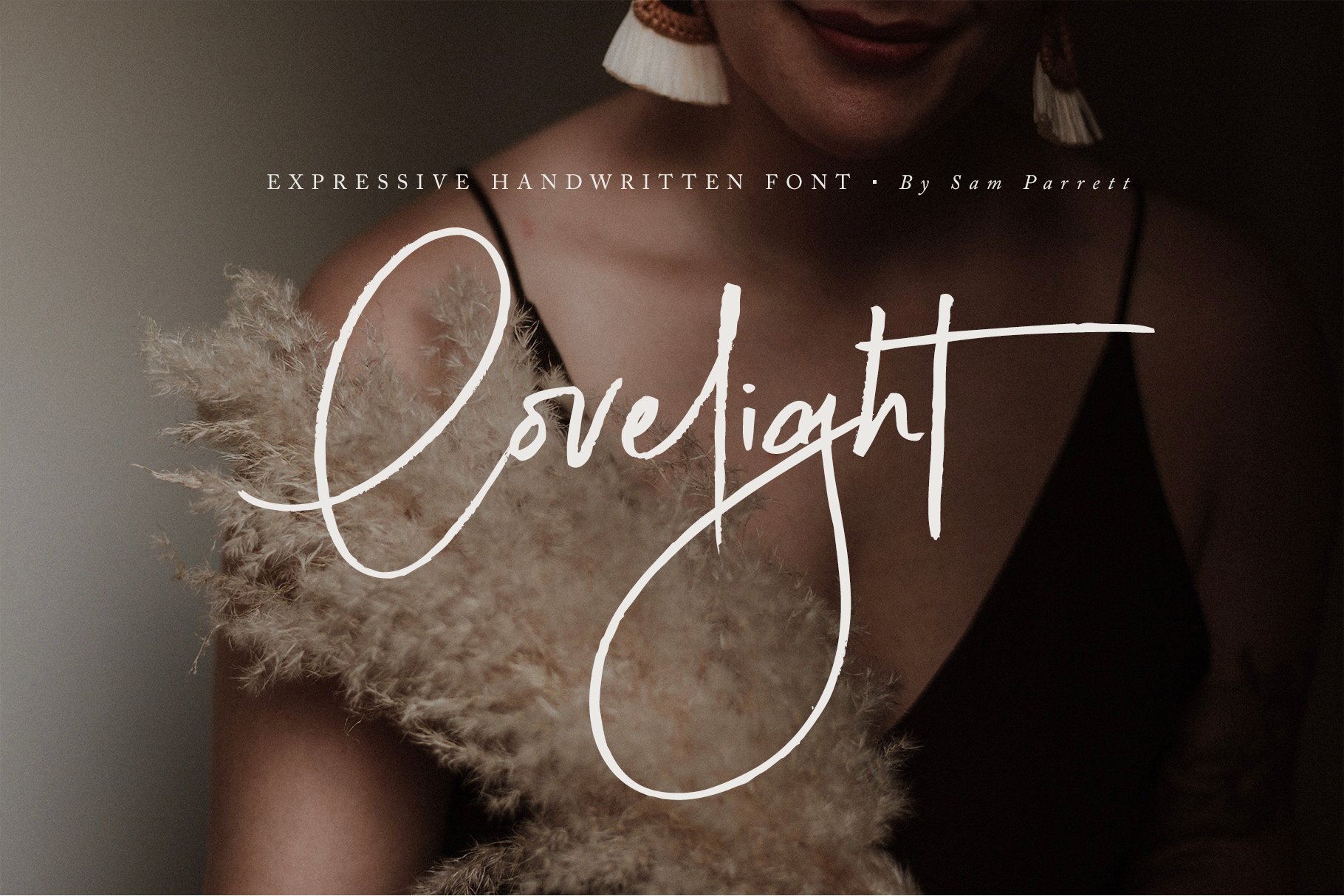 Laden Sie die Lovelight Schriftart kostenlos herunter - Verspielt und Einladend